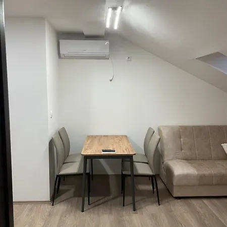 Jela Srebrno Jezero Ostrovo