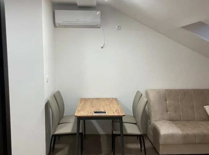 Jela Srebrno Jezero Ostrovo