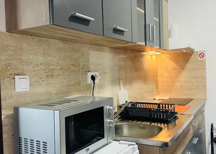 Jela Srebrno Jezero * Ostrovo